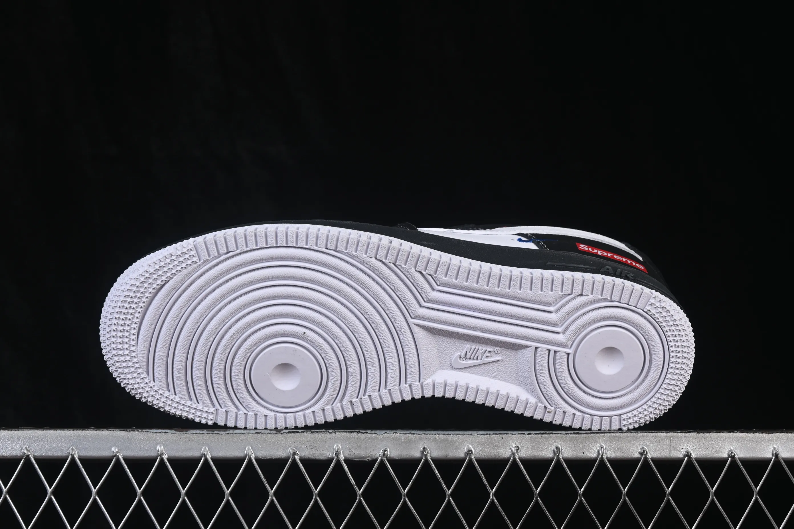 All categories Nk Air Force 1 Air Force series Nk Air Force 1 Low Air Force low-top Nike Air Force 1'07 Low minimalist contrast color Air Force 1 low-top casual sneakers KJ1688-027